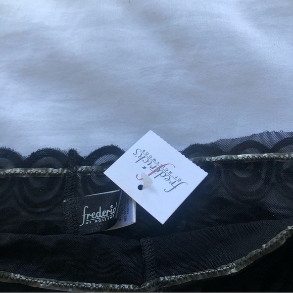 Frederick’s of Hollywood women velvety pantie - Picture 3 of 3